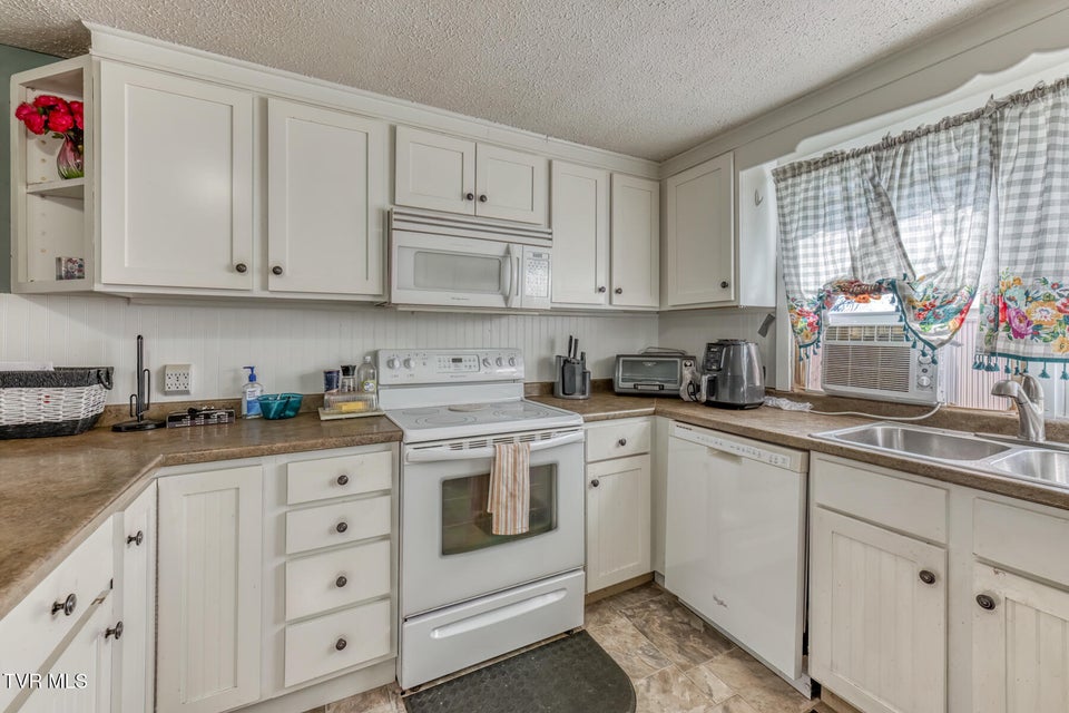 Photo #14: 529 Jonesboro Road