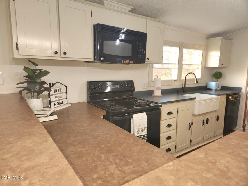 Photo #27: 356 Lories Lane