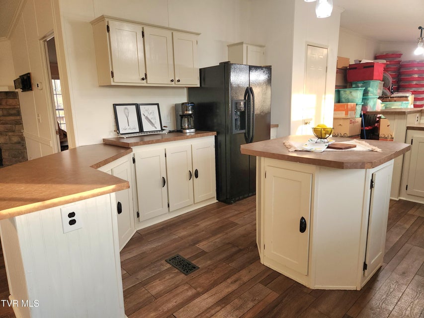 Photo #26: 356 Lories Lane