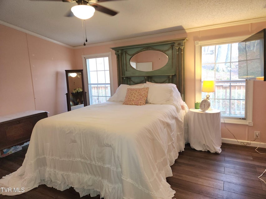 Photo #36: 356 Lories Lane