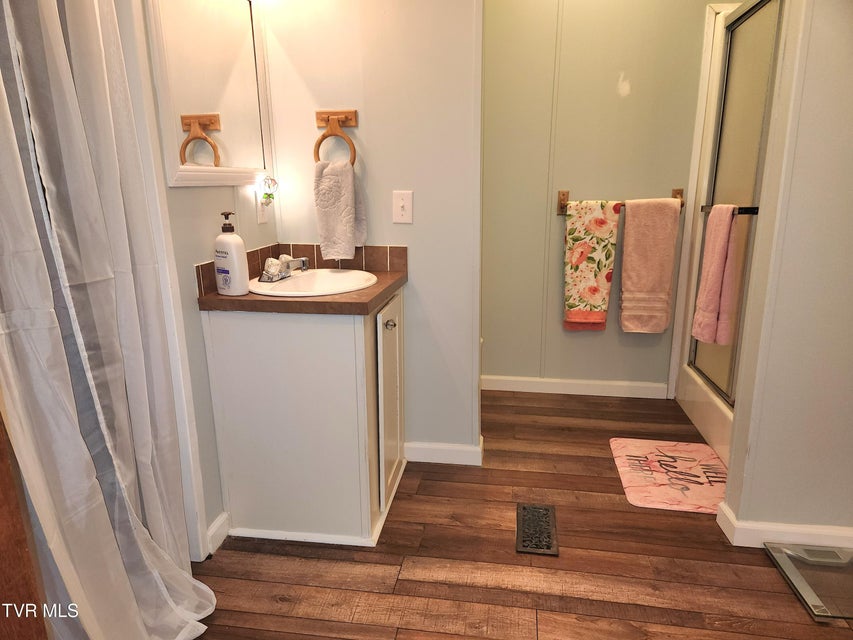 Photo #38: 356 Lories Lane