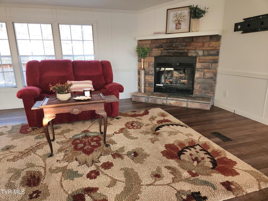 Photo #23: 356 Lories Lane