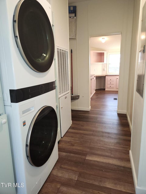 Photo #31: 356 Lories Lane