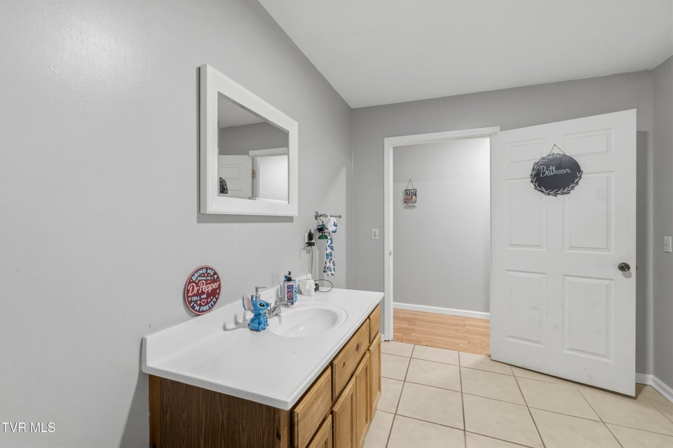 Photo #11: 950 Kingsport Highway