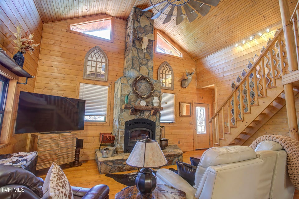 Photo #5: 665 Laurels Road