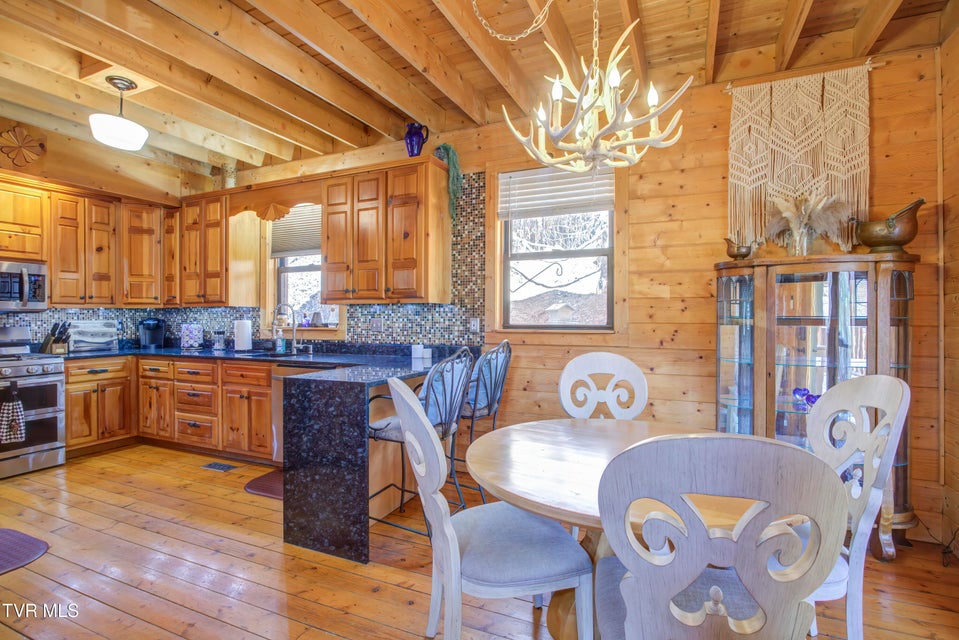 Photo #10: 665 Laurels Road