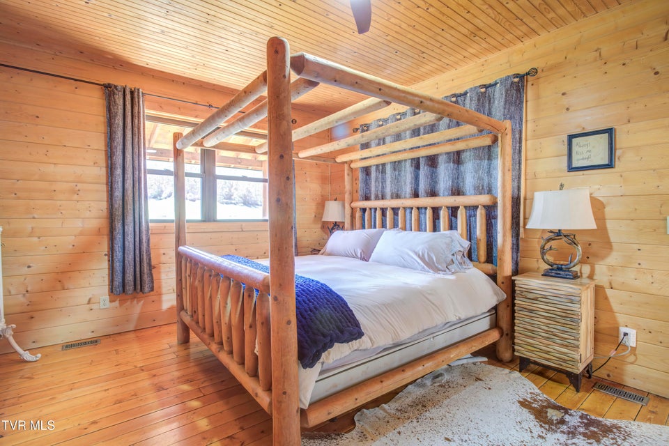 Photo #17: 665 Laurels Road