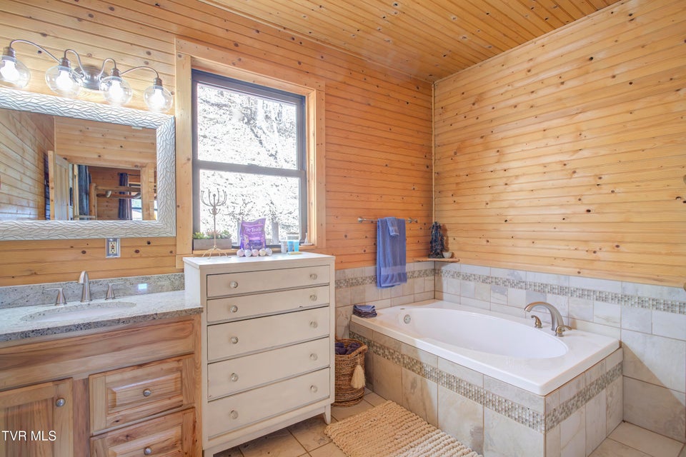 Photo #20: 665 Laurels Road