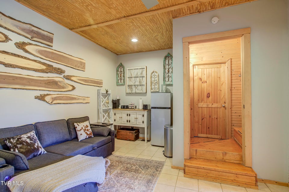 Photo #28: 665 Laurels Road