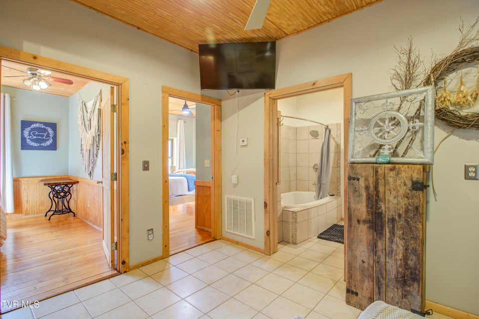 Photo #29: 665 Laurels Road