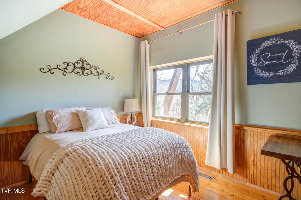 Photo #30: 665 Laurels Road