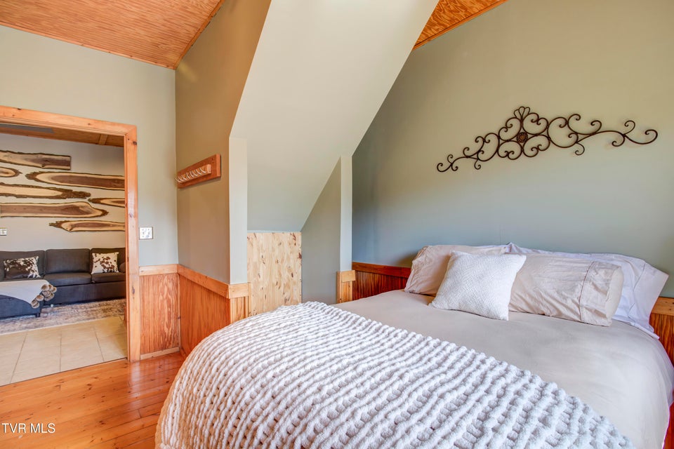 Photo #31: 665 Laurels Road