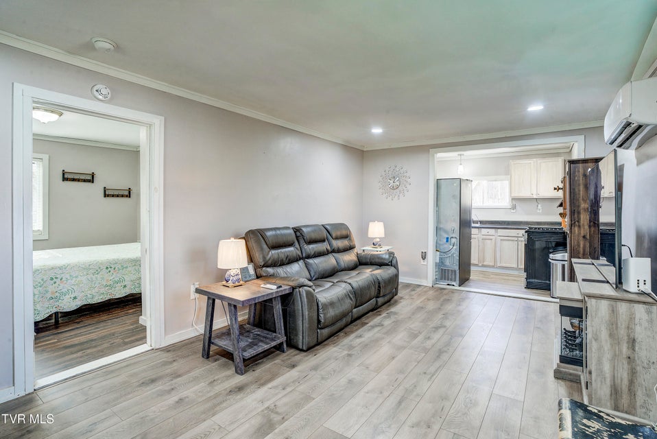 Photo #4: 412 Railroad Street