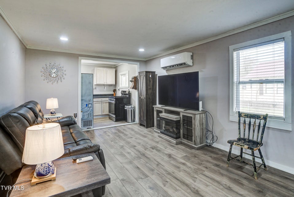 Photo #5: 412 Railroad Street