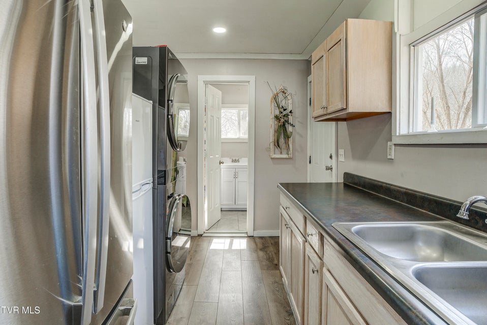 Photo #9: 412 Railroad Street