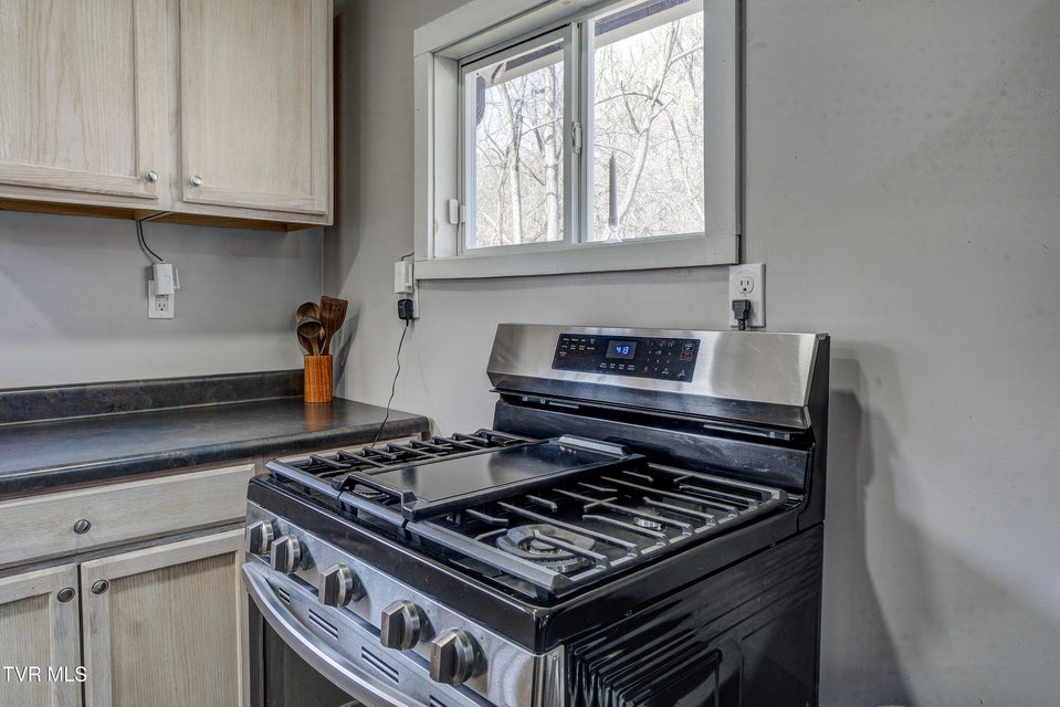 Photo #17: 412 Railroad Street