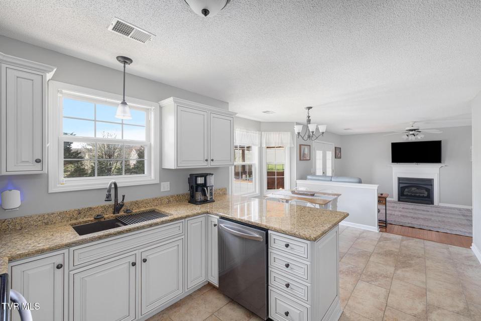 Photo #16: 506 Crystal Springs Circle