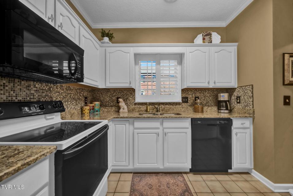 Photo #6: 31 Oak Leaf Circle