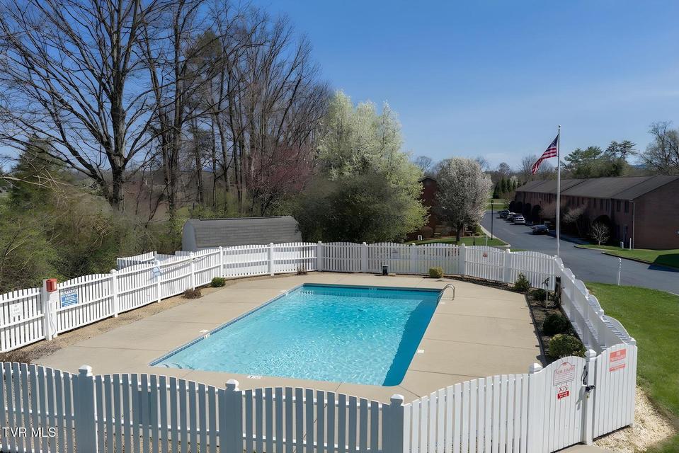 Photo #32: 31 Oak Leaf Circle