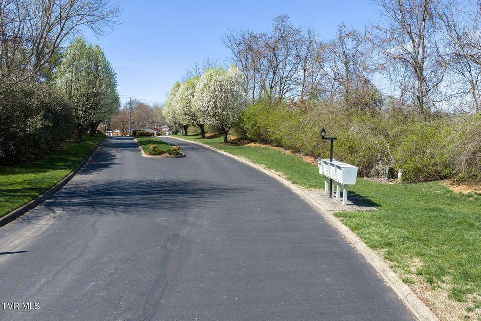 Photo #35: 31 Oak Leaf Circle