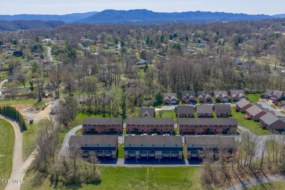 Photo #37: 31 Oak Leaf Circle