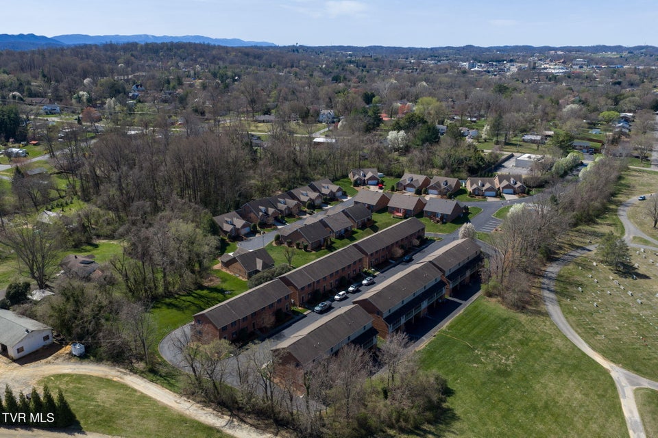 Photo #38: 31 Oak Leaf Circle