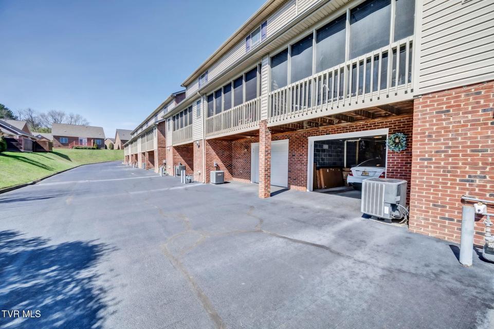 Photo #30: 31 Oak Leaf Circle