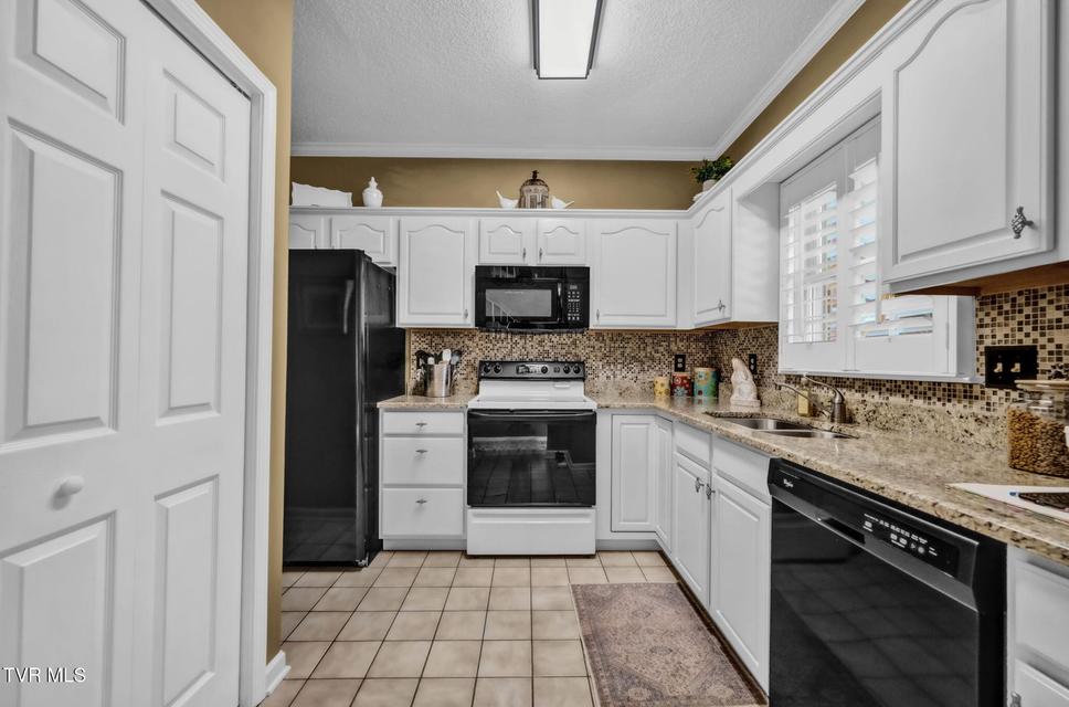 Photo #4: 31 Oak Leaf Circle