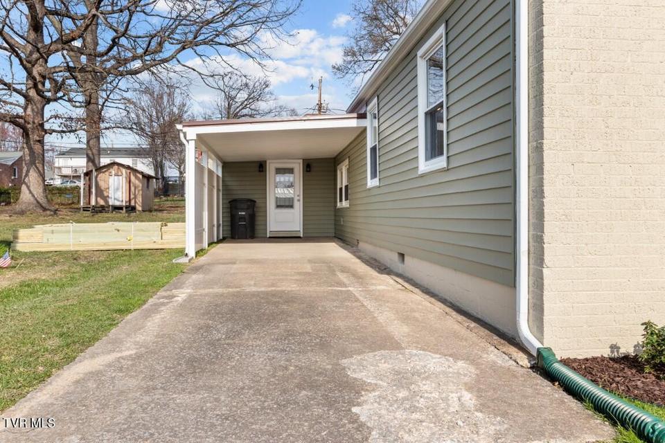 Photo #37: 1829 Kenwood Road