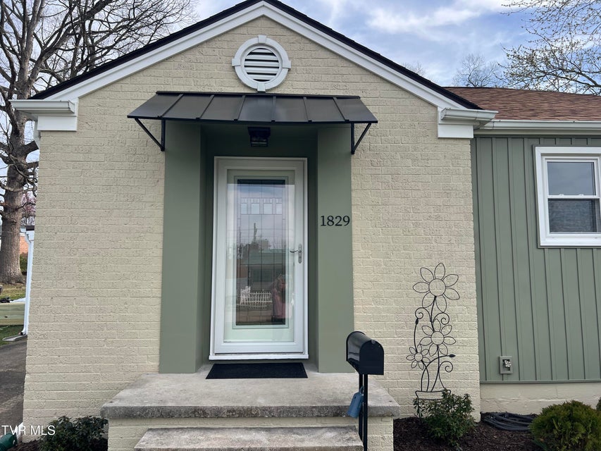 Photo #33: 1829 Kenwood Road