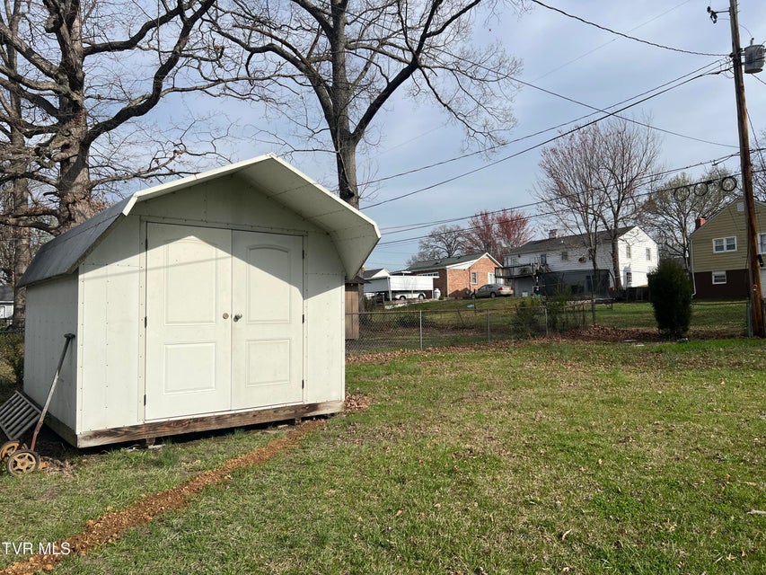 Photo #34: 1829 Kenwood Road