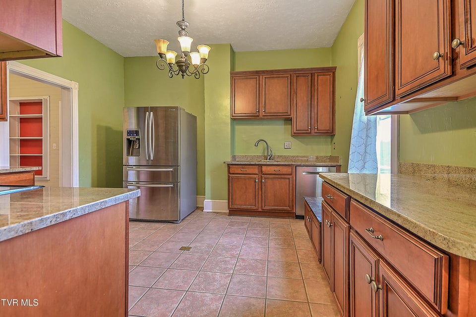 Photo #21: 822 Georgia Avenue