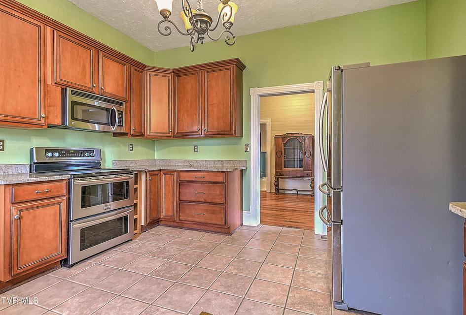 Photo #22: 822 Georgia Avenue