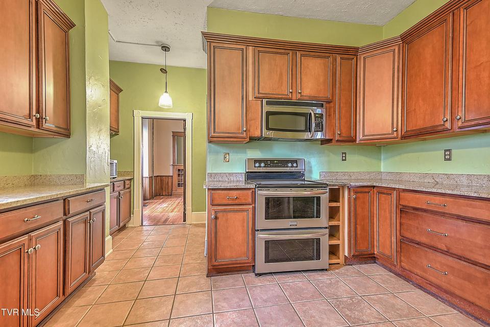 Photo #23: 822 Georgia Avenue