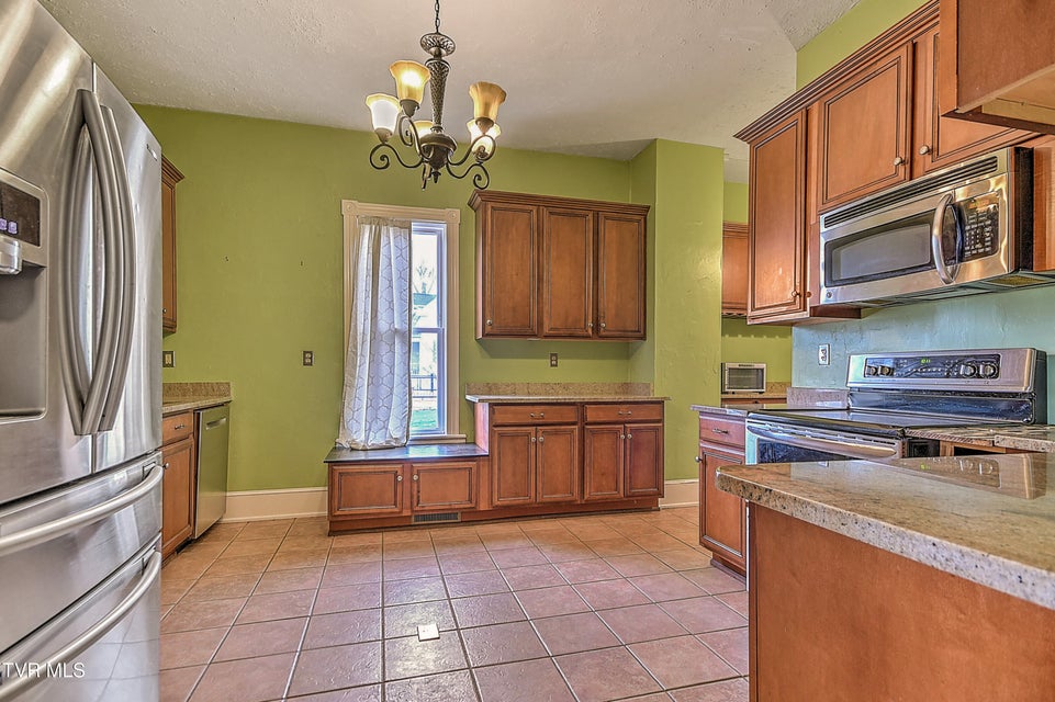 Photo #24: 822 Georgia Avenue