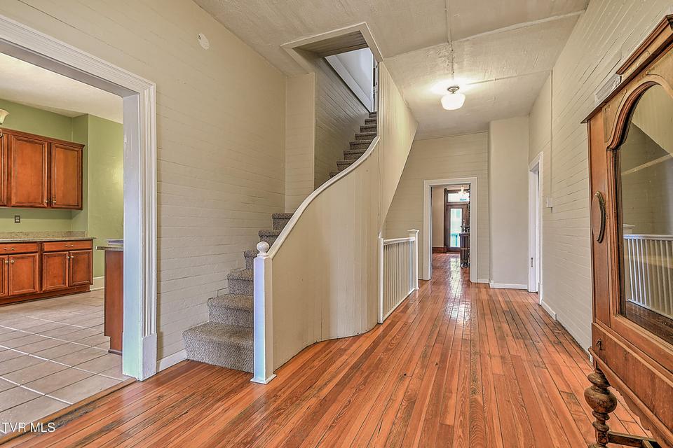 Photo #27: 822 Georgia Avenue