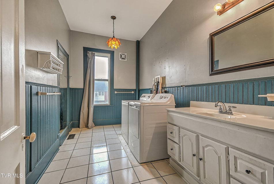 Photo #28: 822 Georgia Avenue