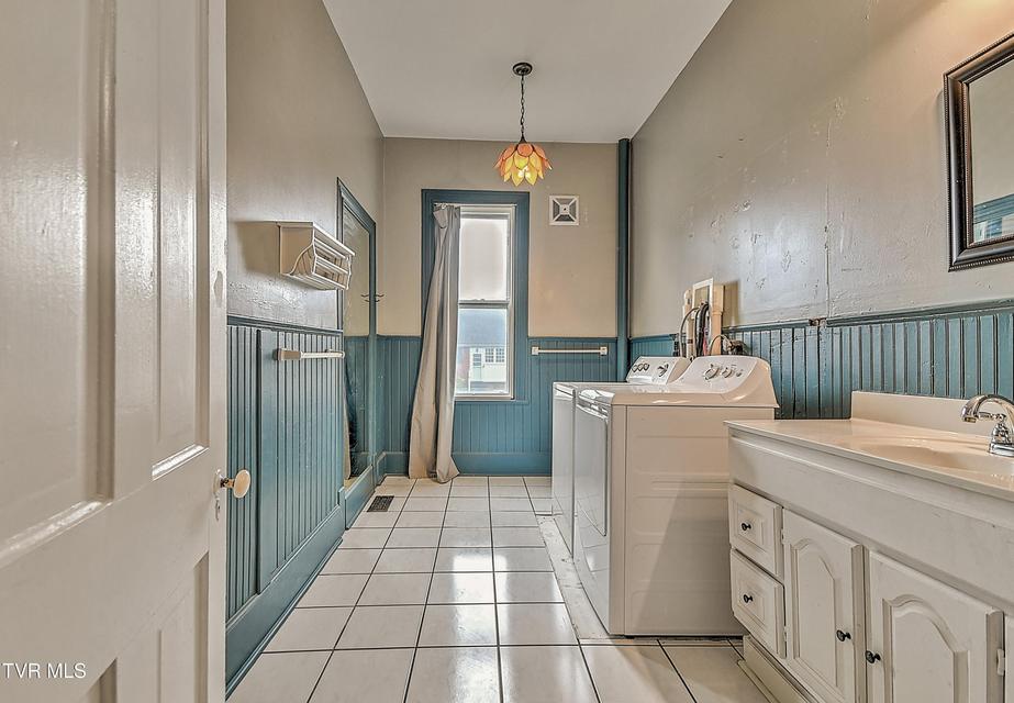 Photo #29: 822 Georgia Avenue