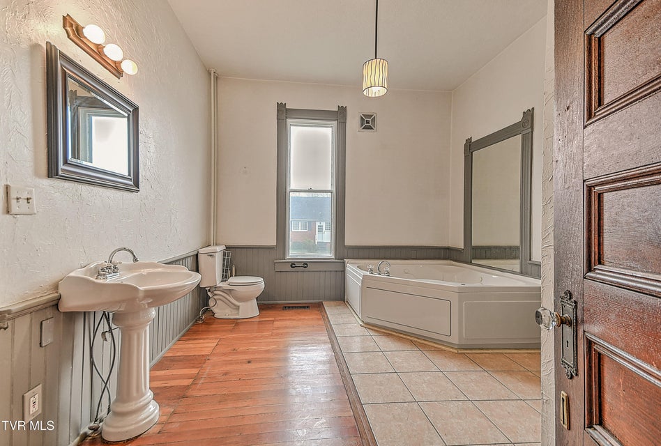 Photo #30: 822 Georgia Avenue