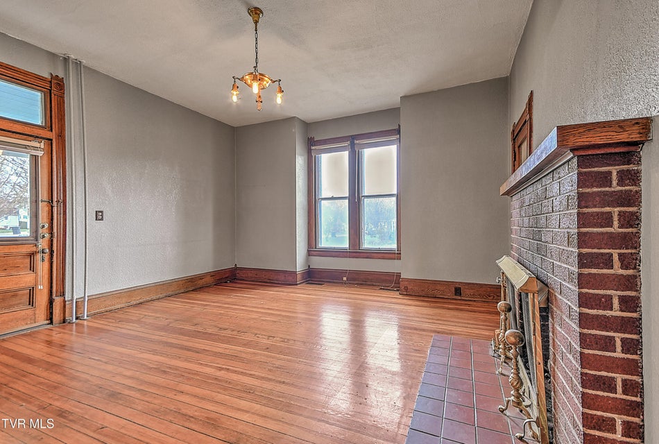 Photo #33: 822 Georgia Avenue