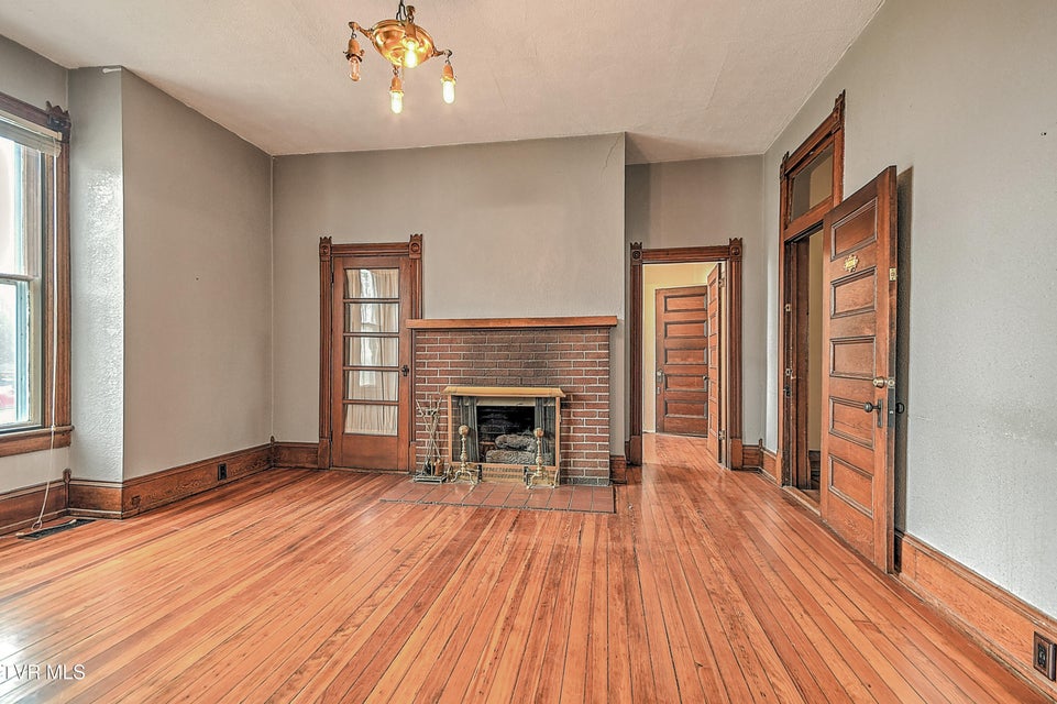 Photo #35: 822 Georgia Avenue