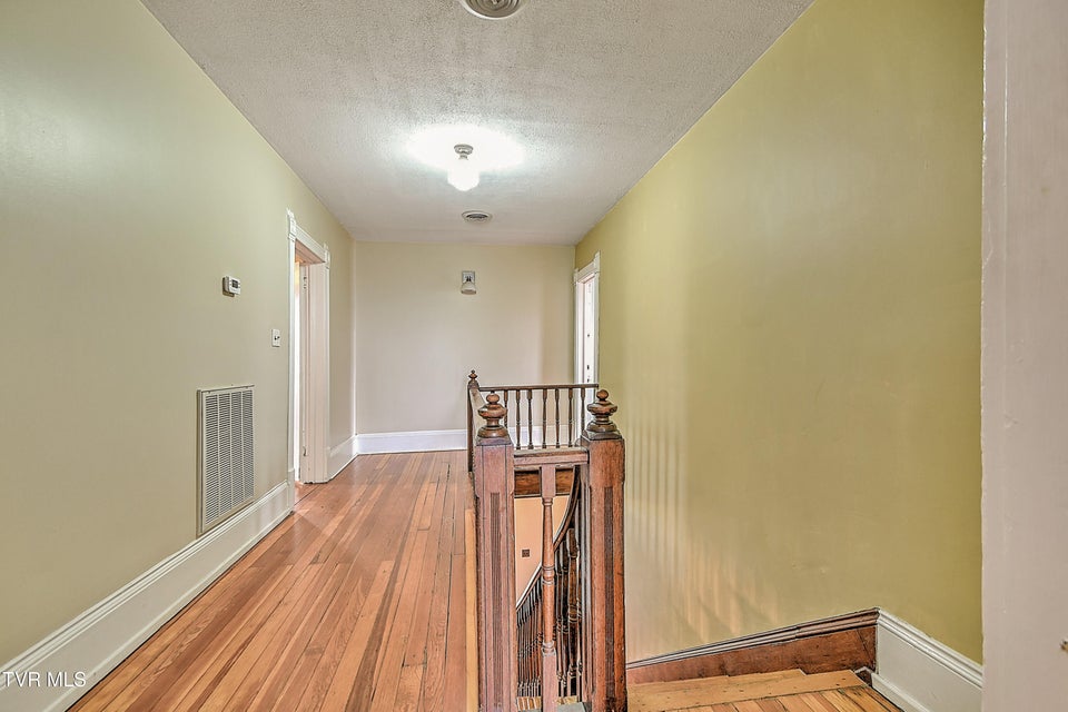 Photo #36: 822 Georgia Avenue