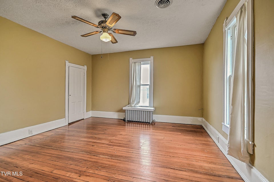 Photo #41: 822 Georgia Avenue