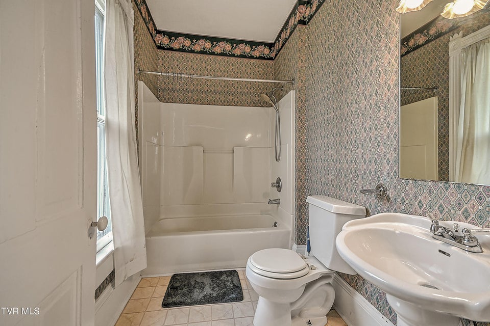 Photo #42: 822 Georgia Avenue