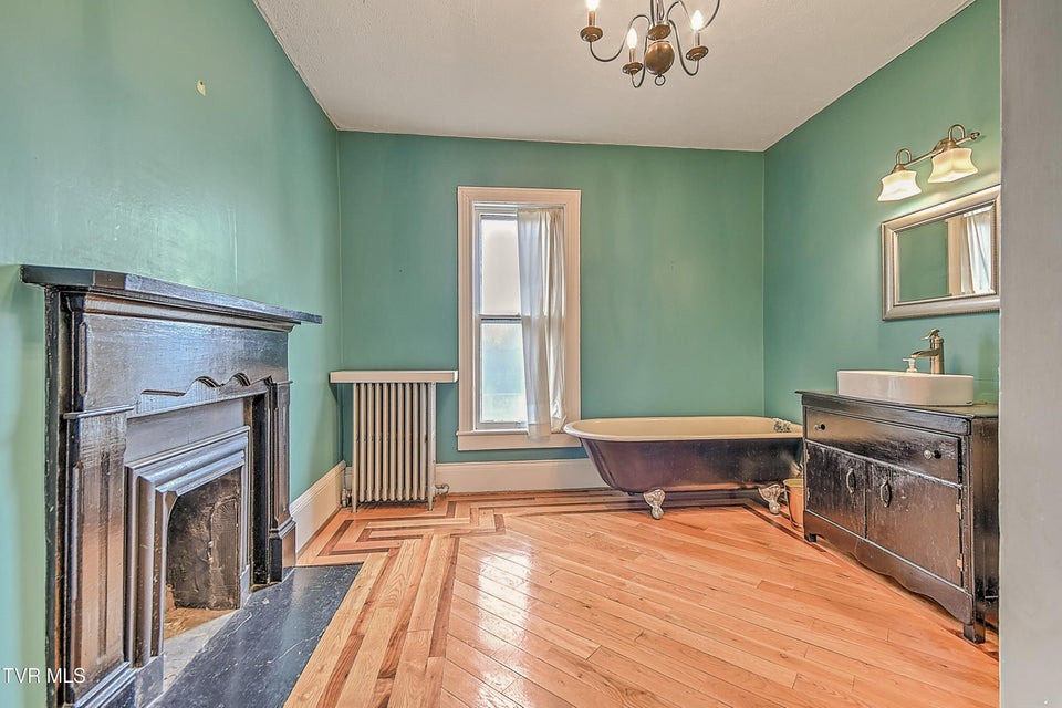 Photo #46: 822 Georgia Avenue