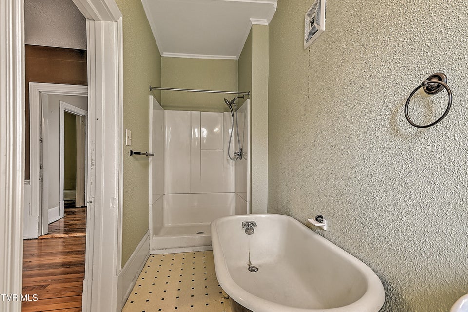 Photo #52: 822 Georgia Avenue