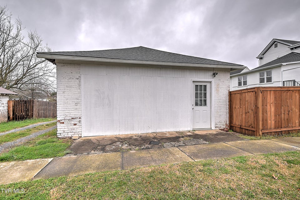 Photo #76: 822 Georgia Avenue