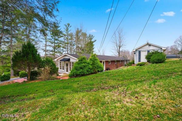 Photo #4: 949 Jefferson Drive