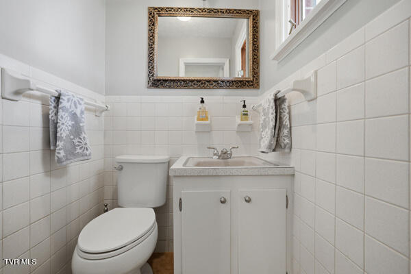 Photo #23: 949 Jefferson Drive