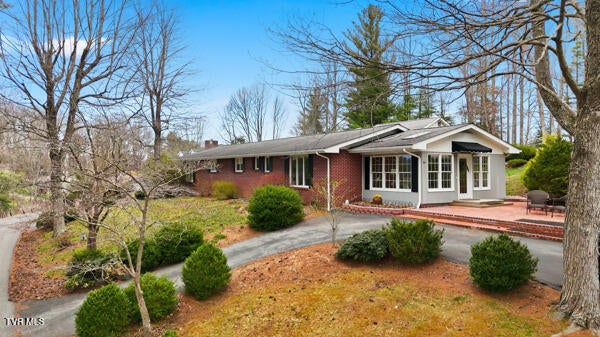 Photo #7: 949 Jefferson Drive